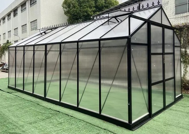 Salle de soleil et serre en aluminium